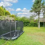 6 Person In Graested-by Traum *