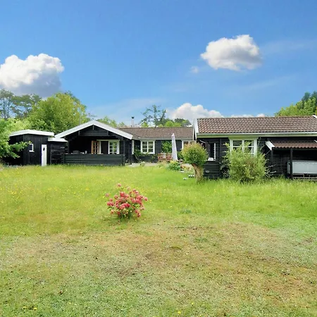 6 Person In Graested-by Traum *