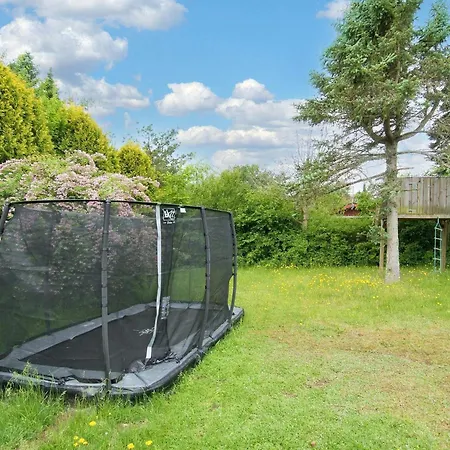 6 Person In Graested-by Traum *