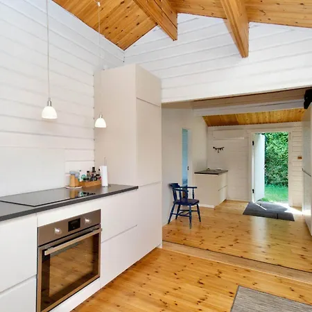 6 Person In Graested-by Traum *