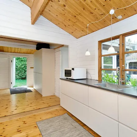 6 Person In Graested-by Traum