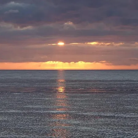 6 Person In Graested-by Traum *