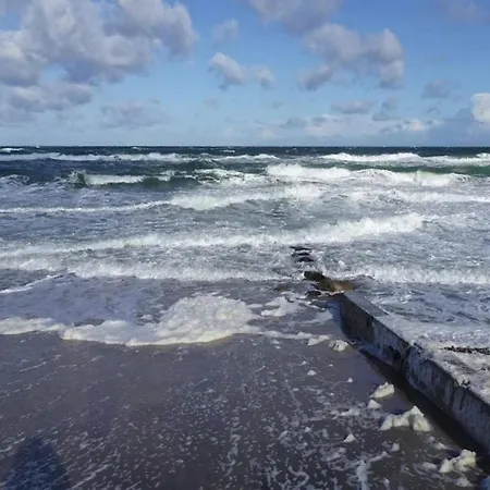 6 Person In Graested-by Traum *