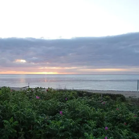 6 Person In Graested-by Traum