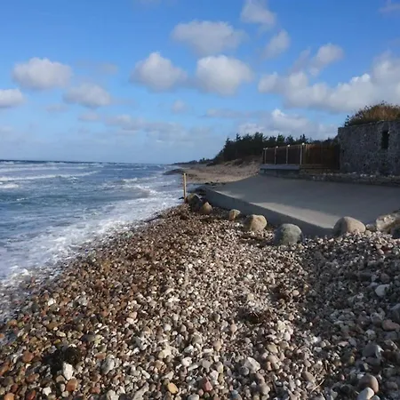 6 Person In Graested-by Traum *