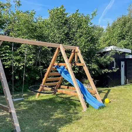 6 Person In Graested-by Traum